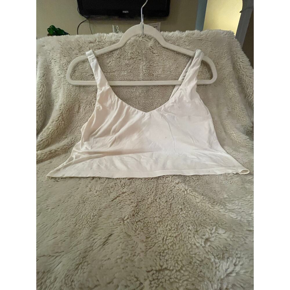 Arie offline Women's Crop V-Neck Tank built in Bra White Size Large